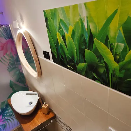 Suite Maison Tropical - Luxury Apartment Con Jacuzzi - Bari Centro * باري