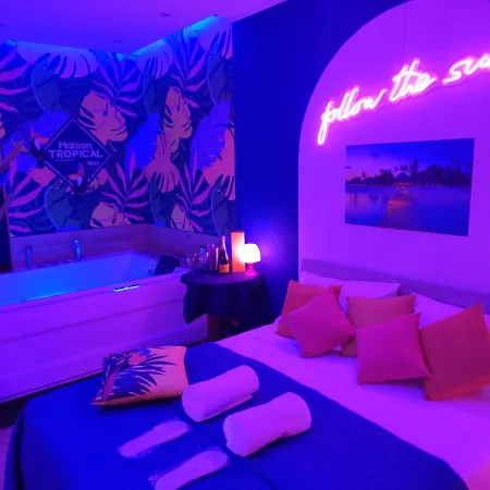 Suite Maison Tropical - Luxury Apartment Con Jacuzzi - Bari Centro *