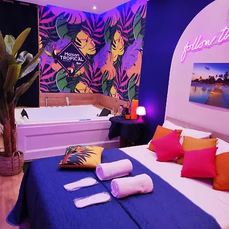 Suite Maison Tropical - Luxury Apartment Con Jacuzzi - Bari Centro * Барі