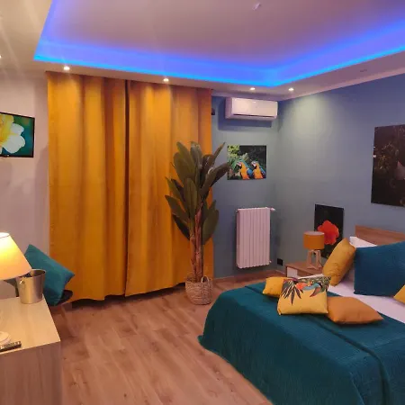 Апартаменти Suite Maison Tropical - Luxury Apartment Con Jacuzzi - Bari Centro Барі