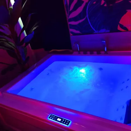 Maison Tropical - Luxury Con Jacuzzi - Centro Apartament *